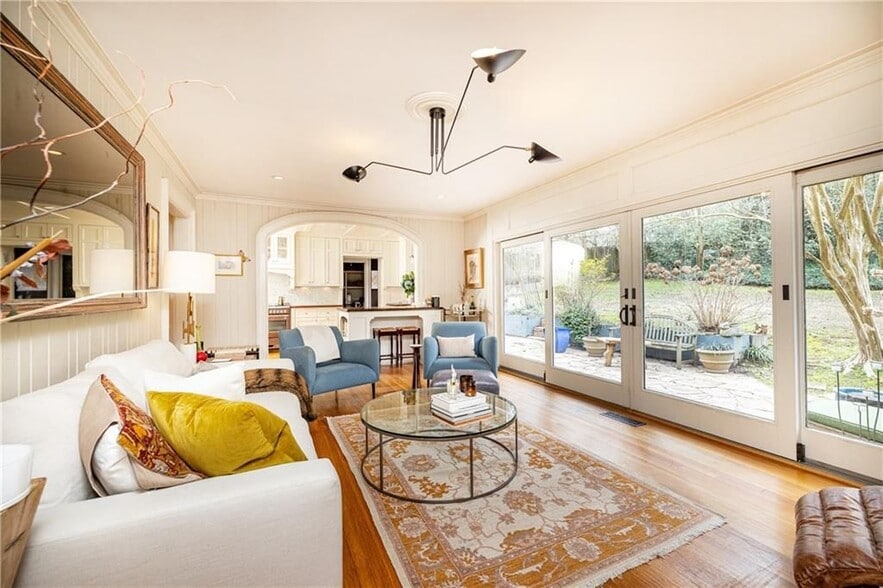 Building Photo - 870 Wellesley Dr NW