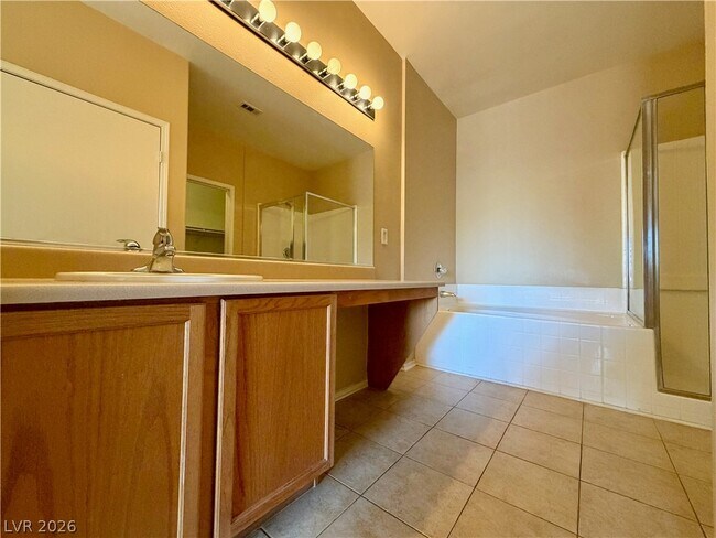 Building Photo - 1001 Domnus Ln