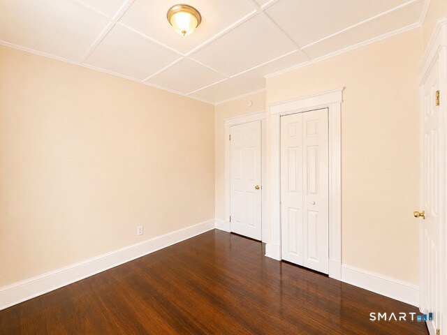 Building Photo - 302 Lakeview Ave
