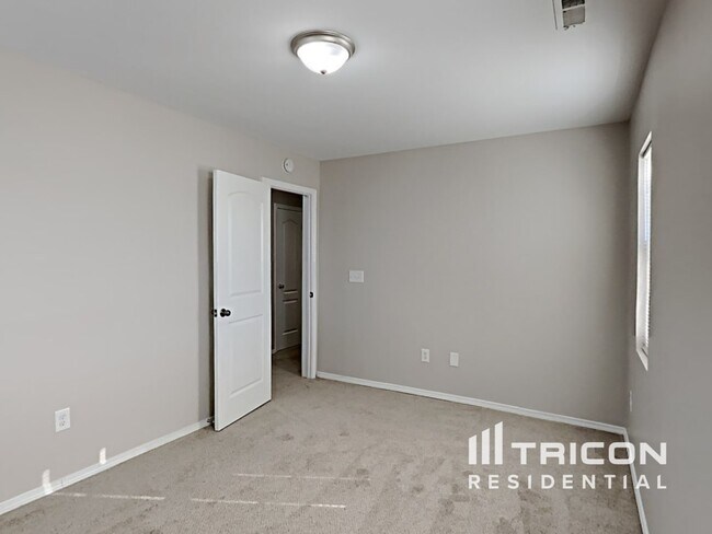 Building Photo - 114 Yarmouth Dr