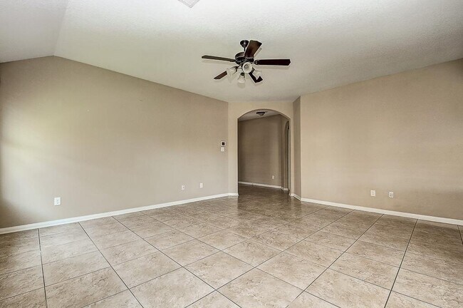 Building Photo - 27014 Henson Falls Dr