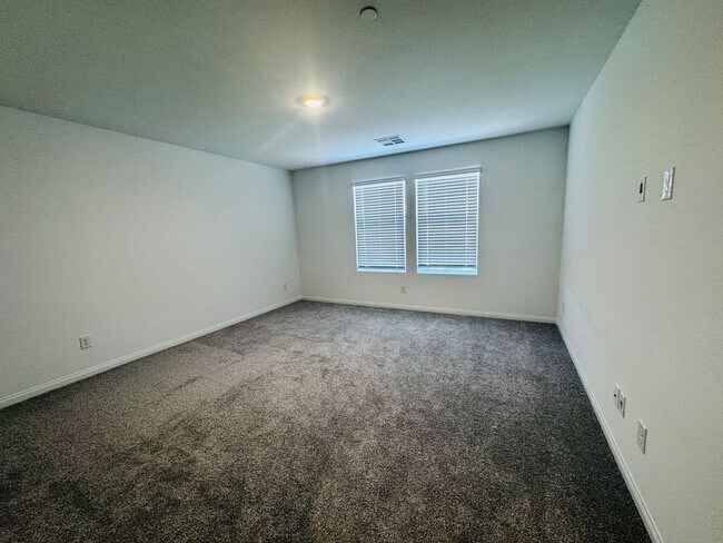 Building Photo - 1083 Saffron Toucan Ln