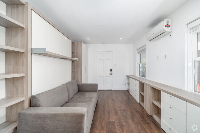 Studio - 341SF - Living Room - 3004 Kelton Ave