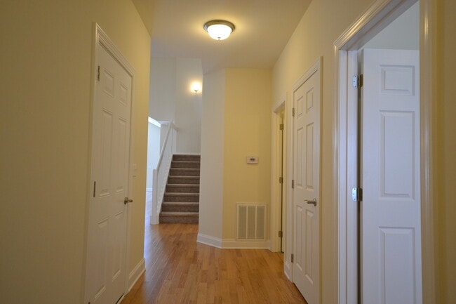 Building Photo - Luxury Paired Home