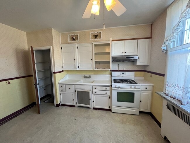 Building Photo - 3337 Disston St