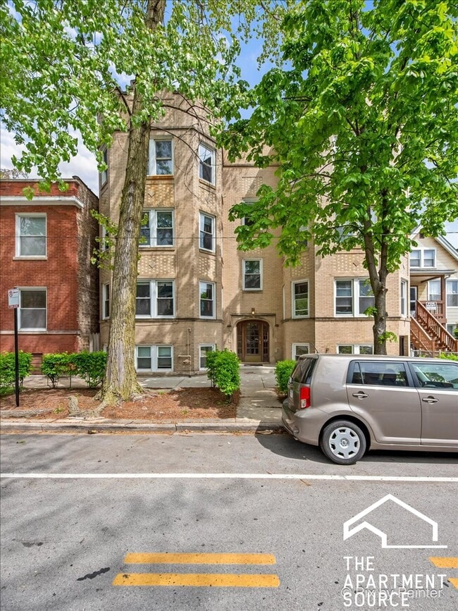 Building Photo - 2252 W Winnemac Ave