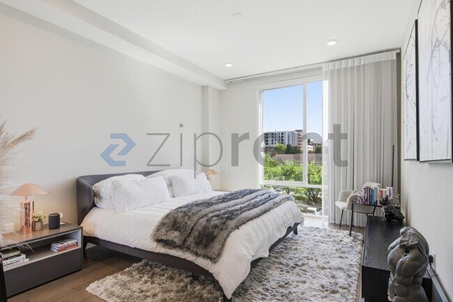 Building Photo - 214 Hunt St