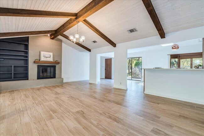 Building Photo - 904 Willow Creek Cir