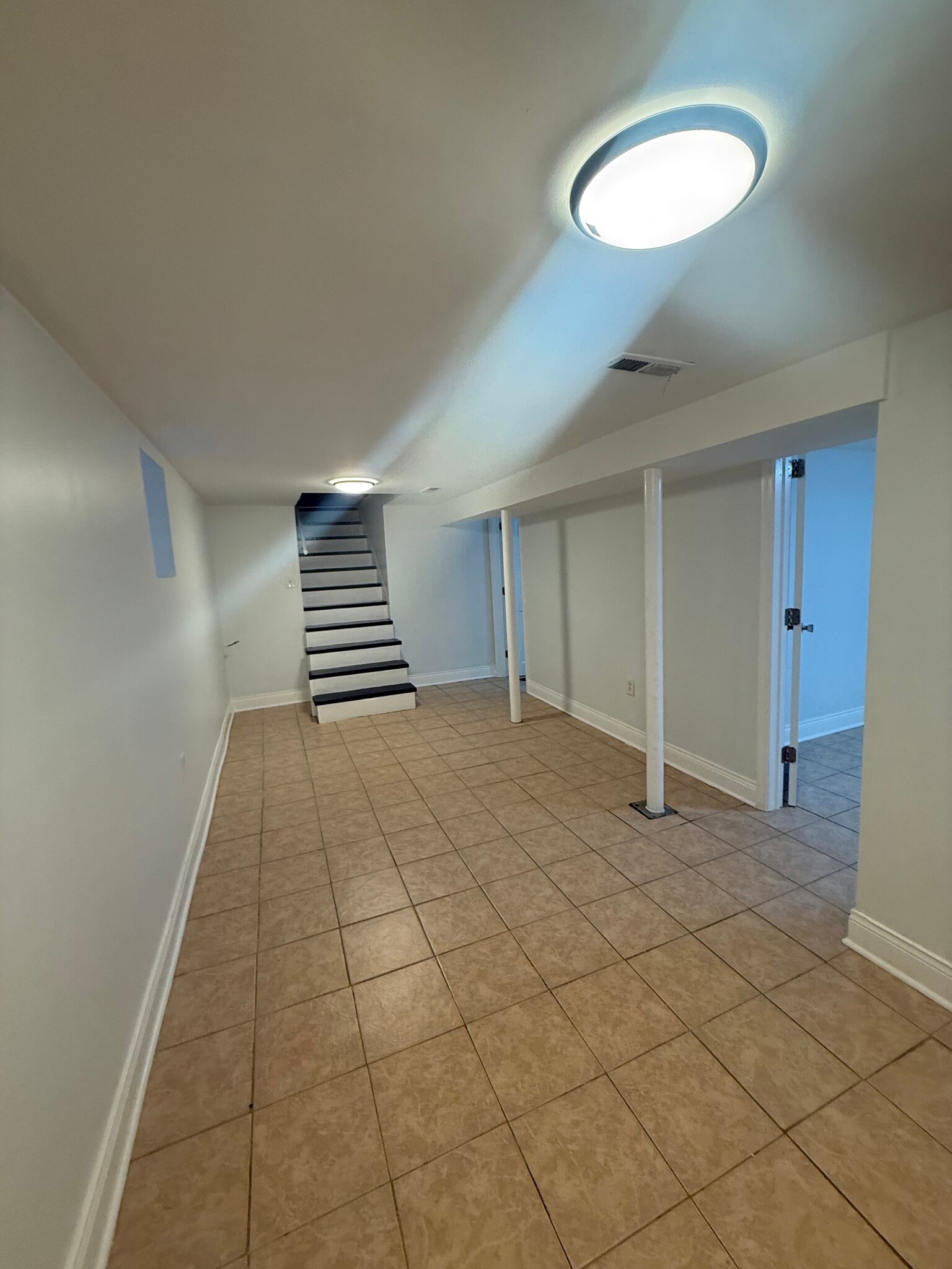 Building Photo - 1056 N Parkside Ave