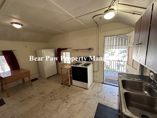 Building Photo - "Cozy 1-Bedroom Retreat in downtown Evergr...