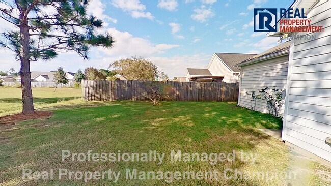 Building Photo - Charming 3 BD/2 BA Home w/Split Bedroom La...