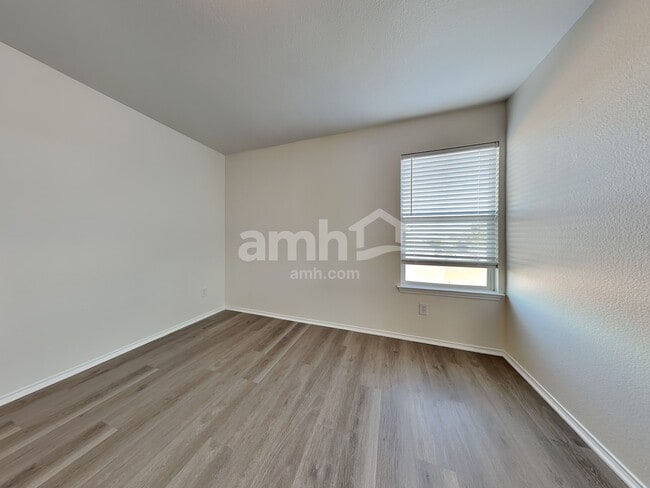 Building Photo - 306 Azalea Dr