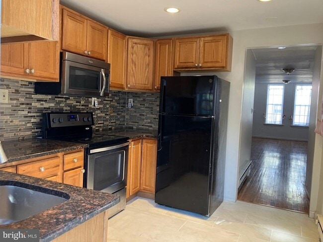 Building Photo - 1920 Fontain St