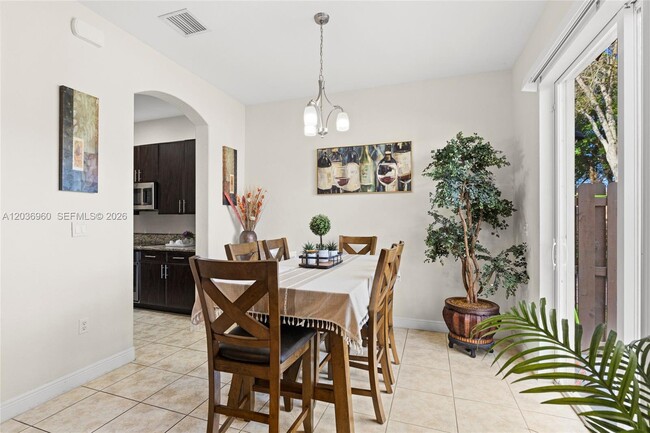 Building Photo - 6959 Julia Gardens Dr