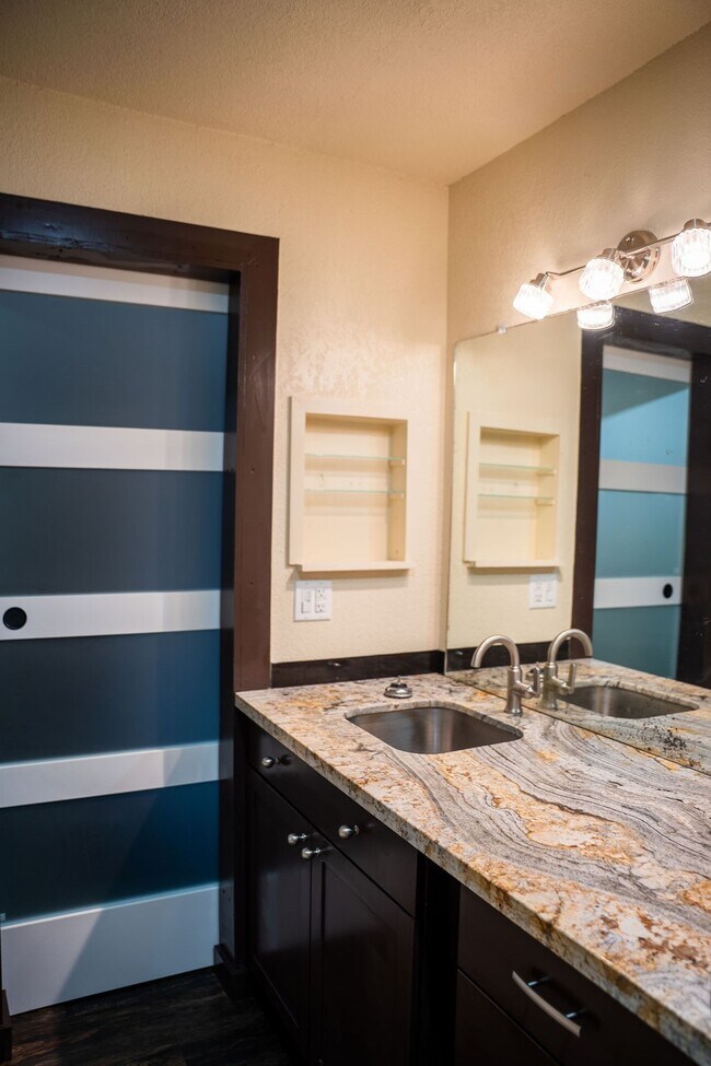 Building Photo - 6482 Alisa Ln