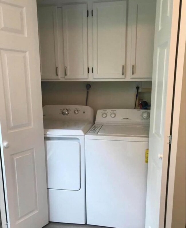 Building Photo - 2950 Strauss Terrace