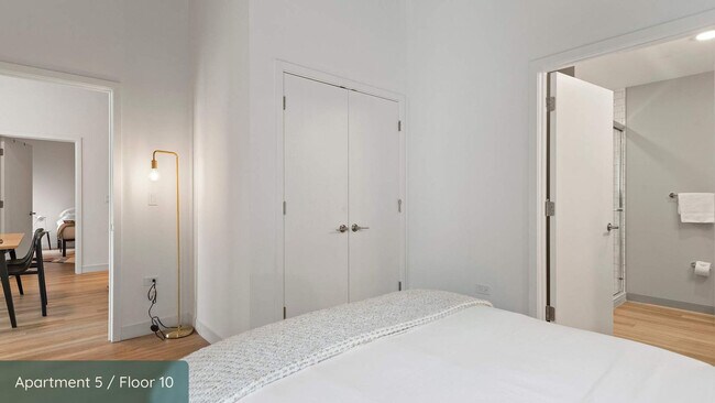 Building Photo - 853 W Blackhawk St