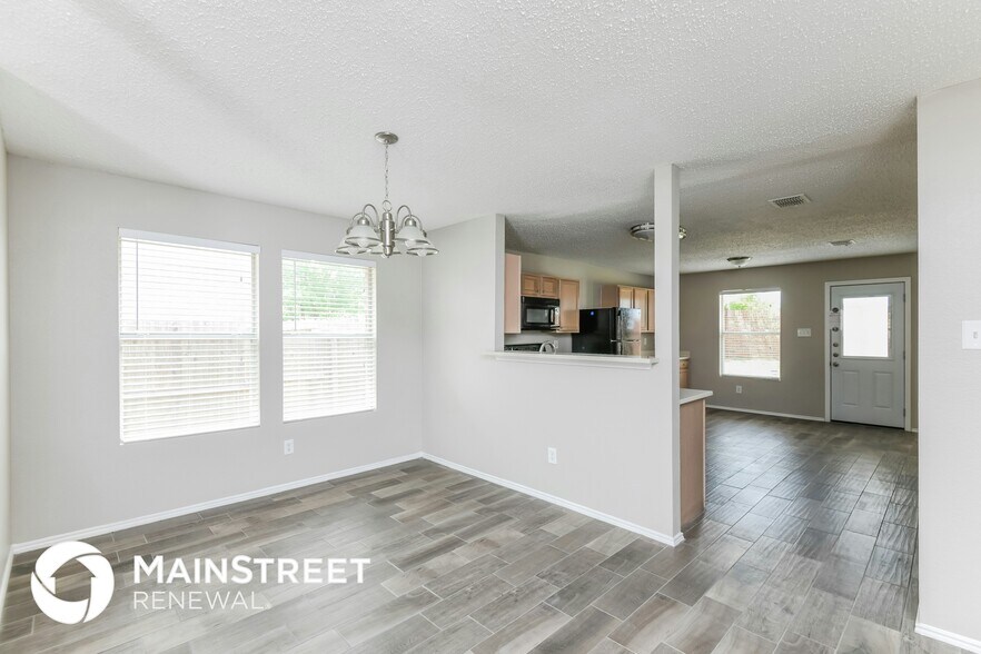 Building Photo - 6051 Guilia Dr