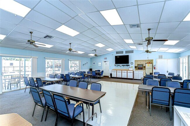 Building Photo - 13870 Oakwood Ln