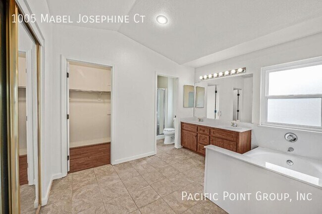 Building Photo - 1005 Mabel Josephine Ct