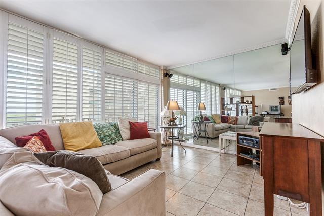 Building Photo - 6211 W Northwest Hwy