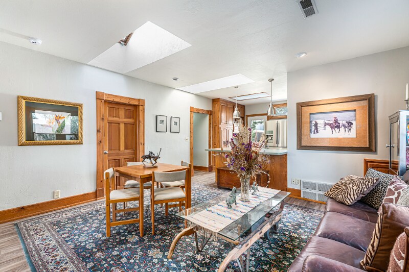 Building Photo - 4025 Kern St