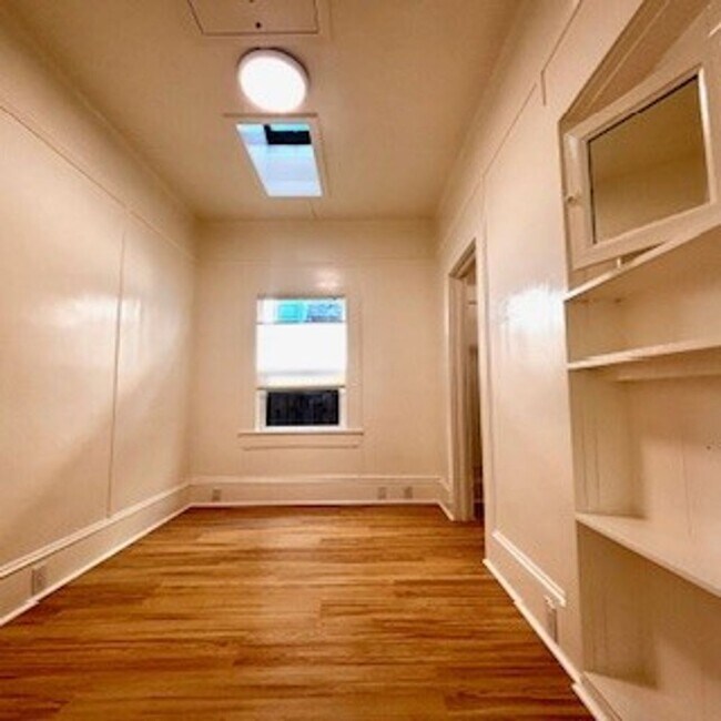 Building Photo - Classic Santa Cruz Beach Bungalow Near Harbor & Seabright Beach