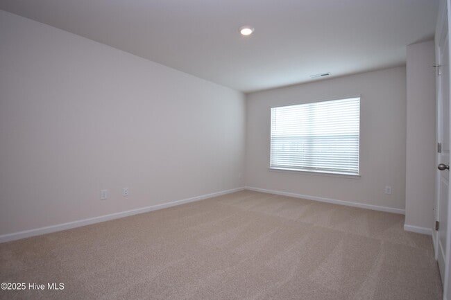 Building Photo - 3605 Sedge Dr