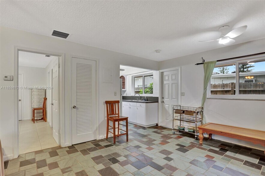 Building Photo - 1690 NE 34th Ln