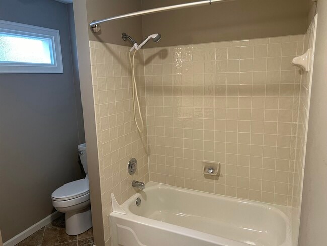 Building Photo - 370 Goldfinch Cove