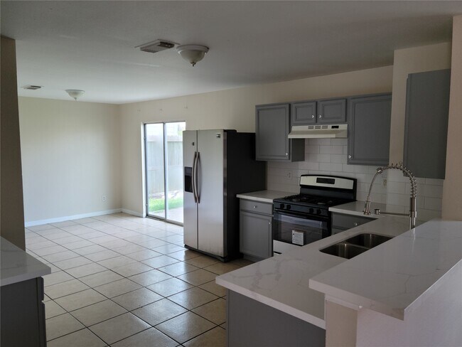 Building Photo - 7915 Summerfern Ct