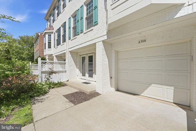 Building Photo - 2709 Baronhurst Dr