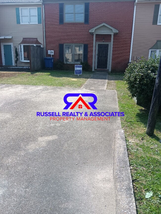 Helena Area....Spacious 2 Story Townhome! 605 Hillsboro Ln Helena AL