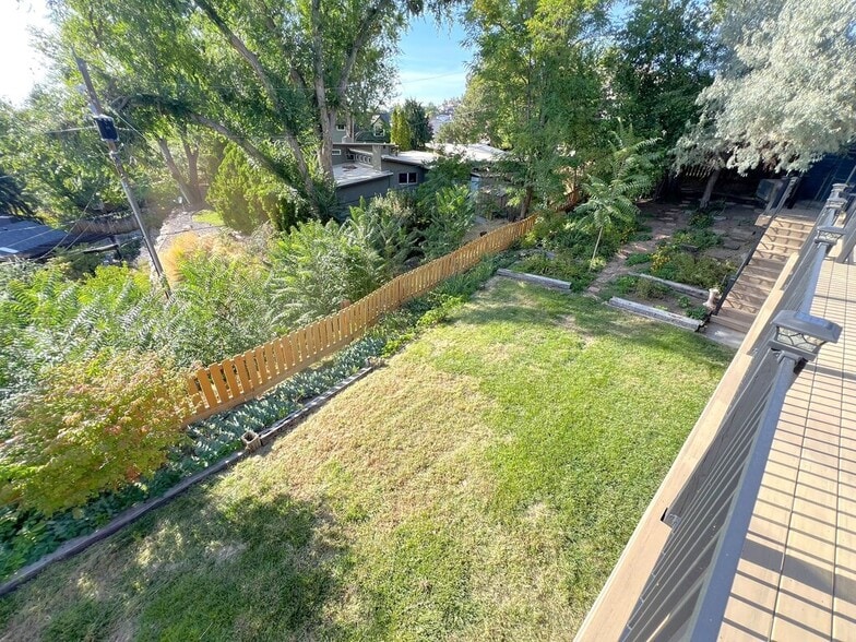 Building Photo - 2909 N Hillway Dr