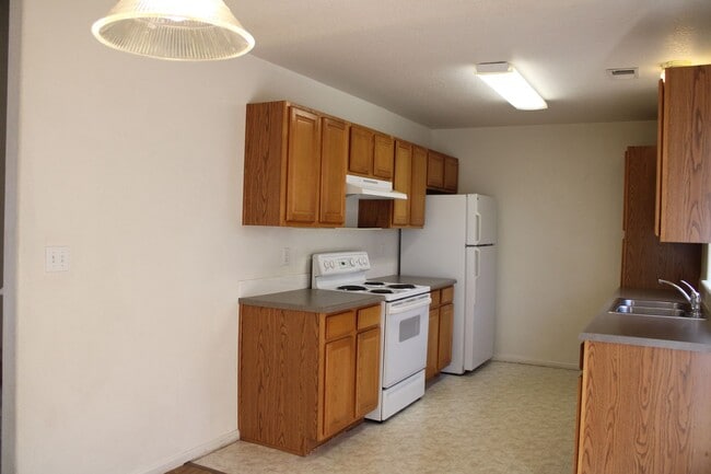 Building Photo - 3 Bedrooms, 2.5 Baths & a Layout Designed for Living