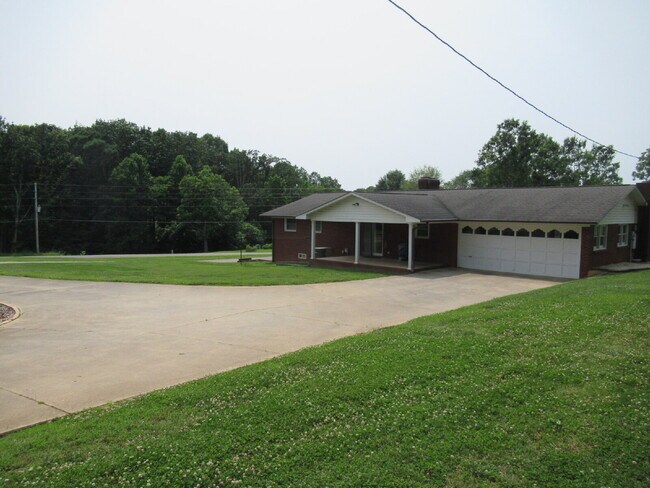 Building Photo - Charming All-Brick Ranch with Finished Bas...