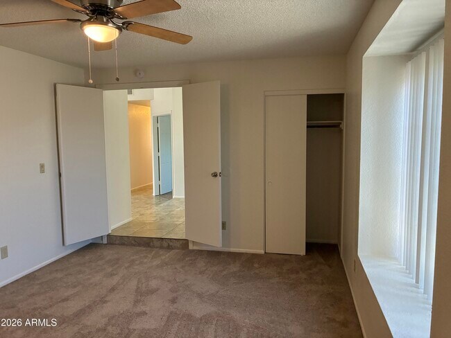 Building Photo - 10820 W Wagon Wheel Dr