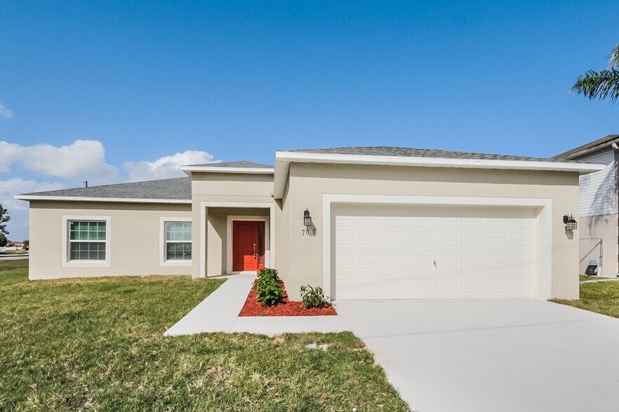 Primary Photo - 700 Pincon Ln