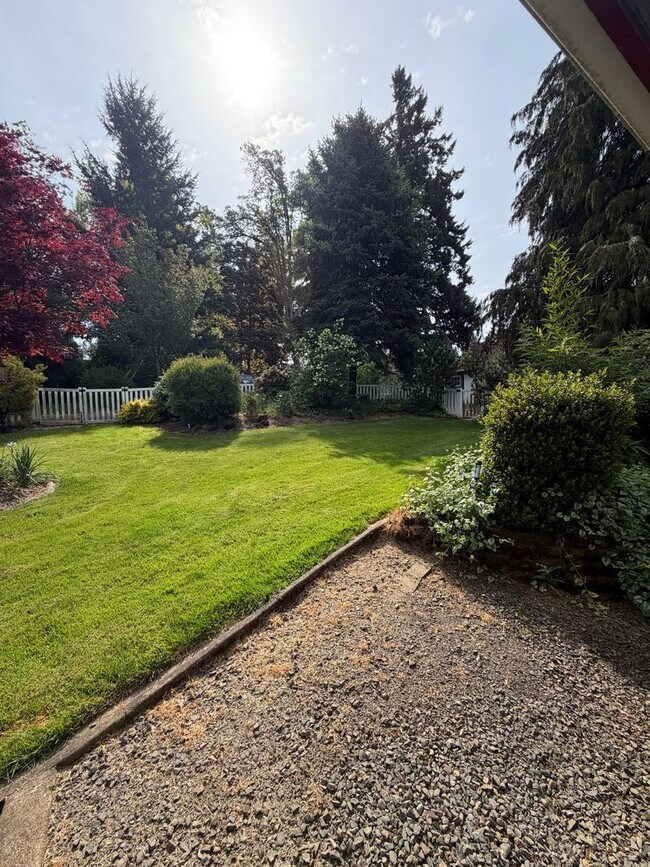 Building Photo - Rare 3-Acre 3BR Home in South Salem – Shops, Workspace & Greenhouses