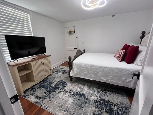 Building Photo - 21 Bullocks Point Ave