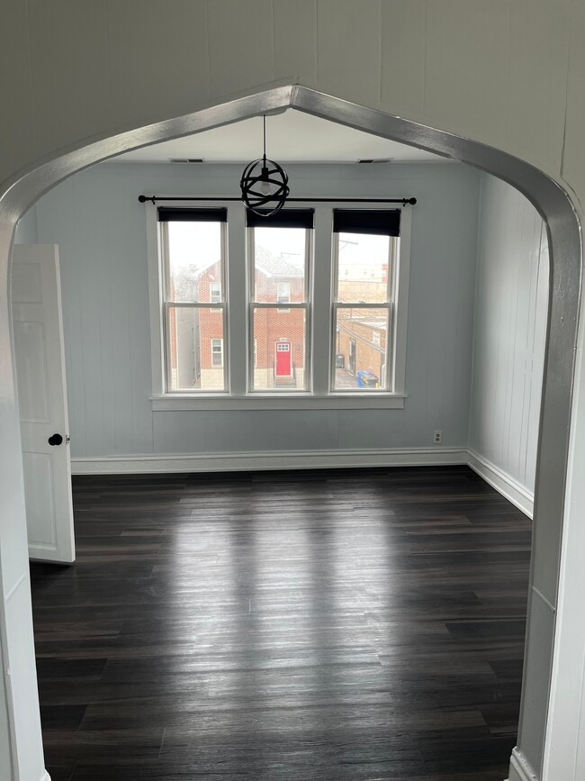 Building Photo - 2415 W Arthington St