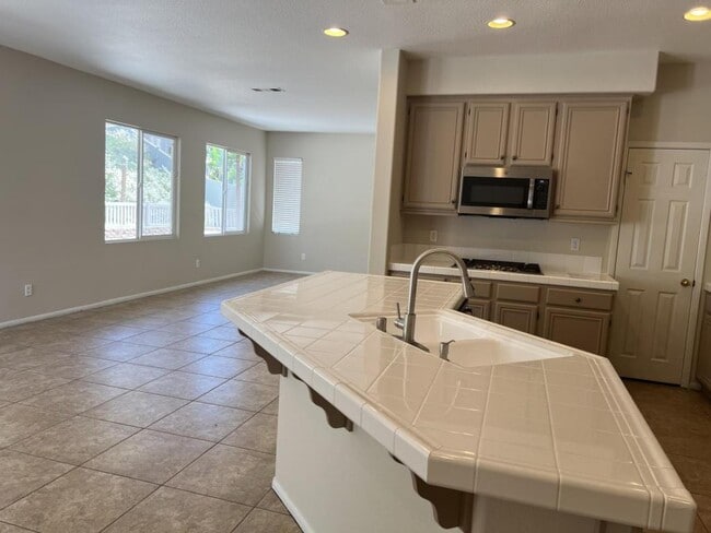 Building Photo - 27749 Hackberry St