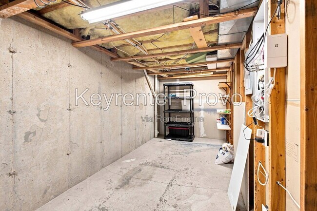 Building Photo - 1285 Alpine Way