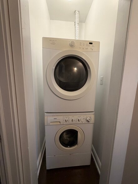Laundry Unit. - 1910 Esplanade Ave