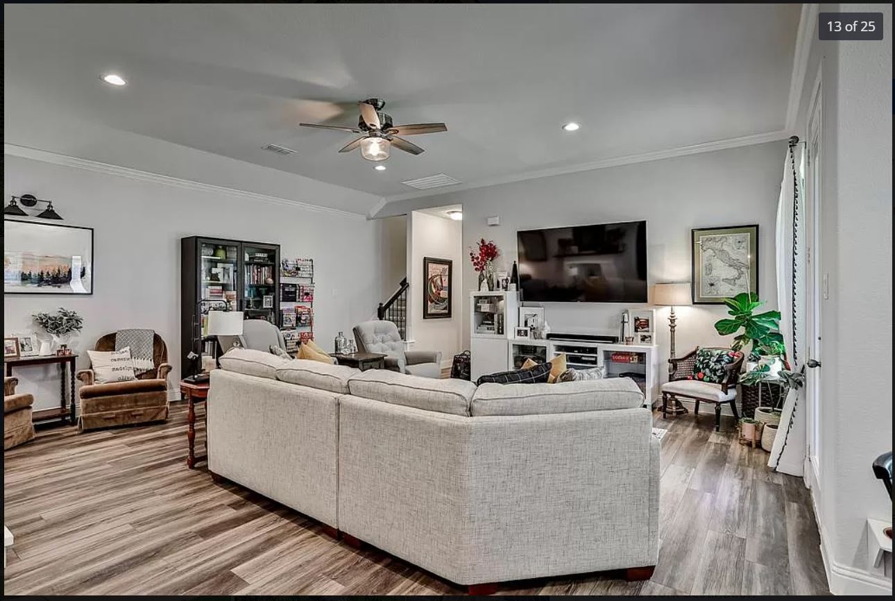 Living Room - 808 Parkside Dr