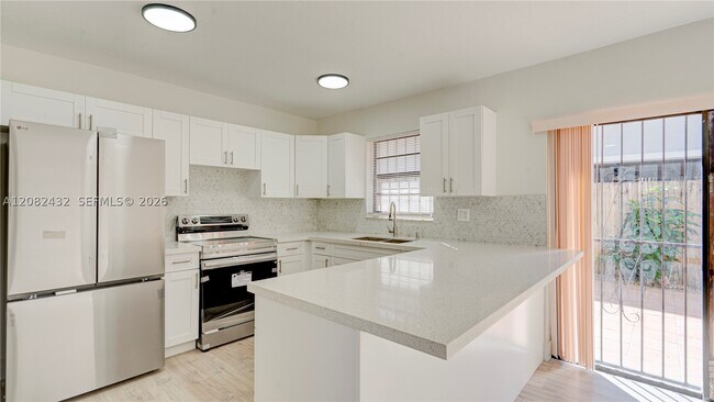 Building Photo - 710 SW 114th Ave