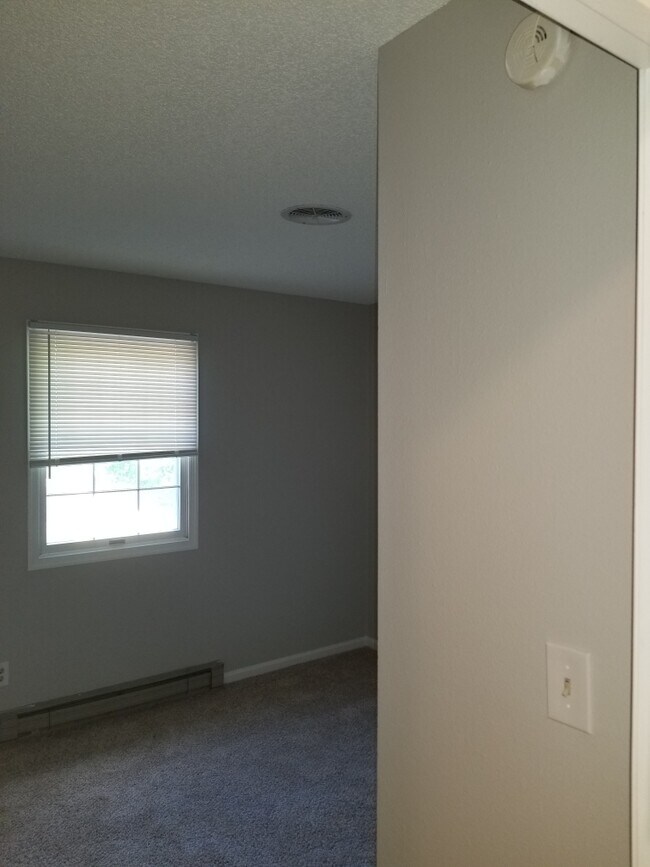 Building Photo - 42 Koncer Dr