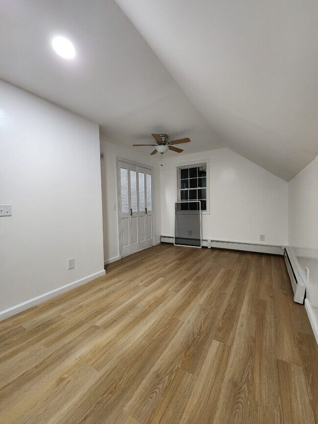 Building Photo - 132 Wepawaug Dr