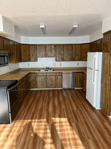Primary Photo - 1701 Roosevelt Dr