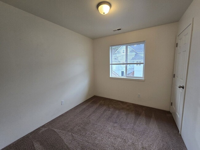 Building Photo - 1914 SE Douglas Ave